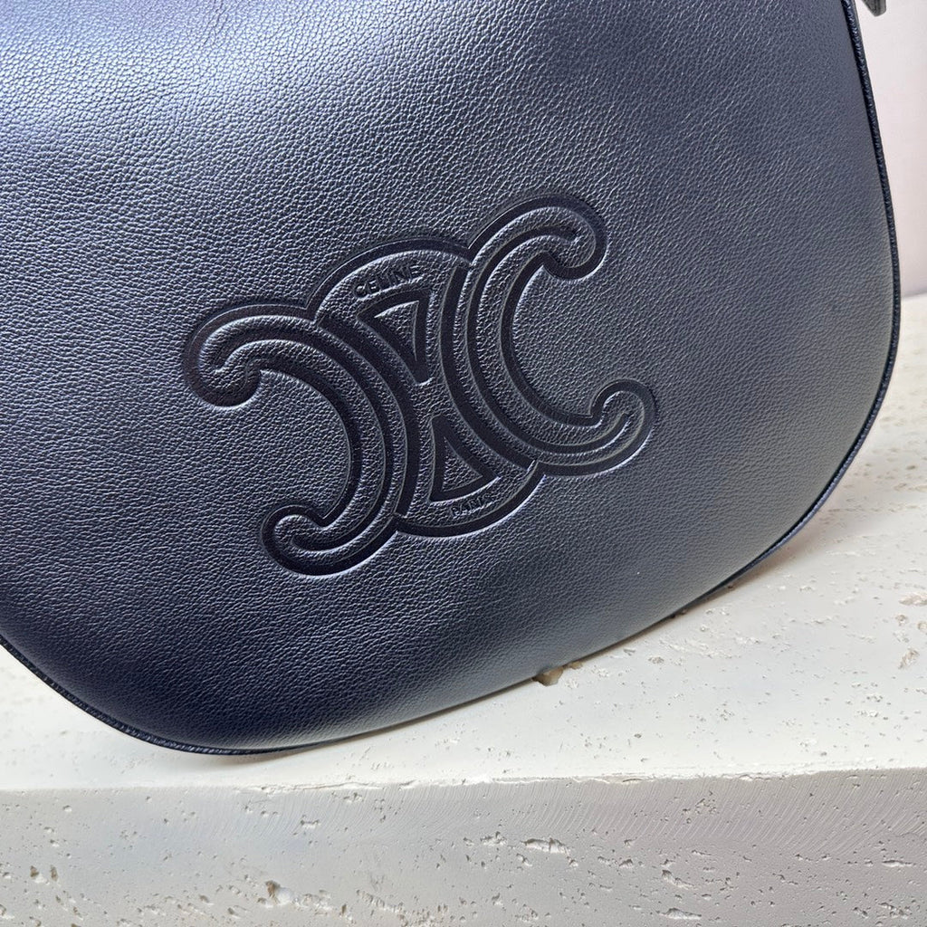 CELINE MEDIUM 30 HELO脧SE BAG CUIR TRIOMPHE IN BLACK SUPPLE CALFSKIN