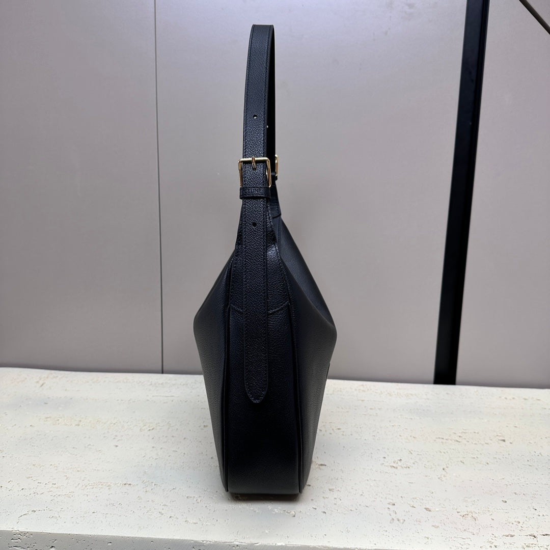 CELINE MEDIUM 30 HELO脧SE BAG CUIR TRIOMPHE IN BLACK SUPPLE CALFSKIN
