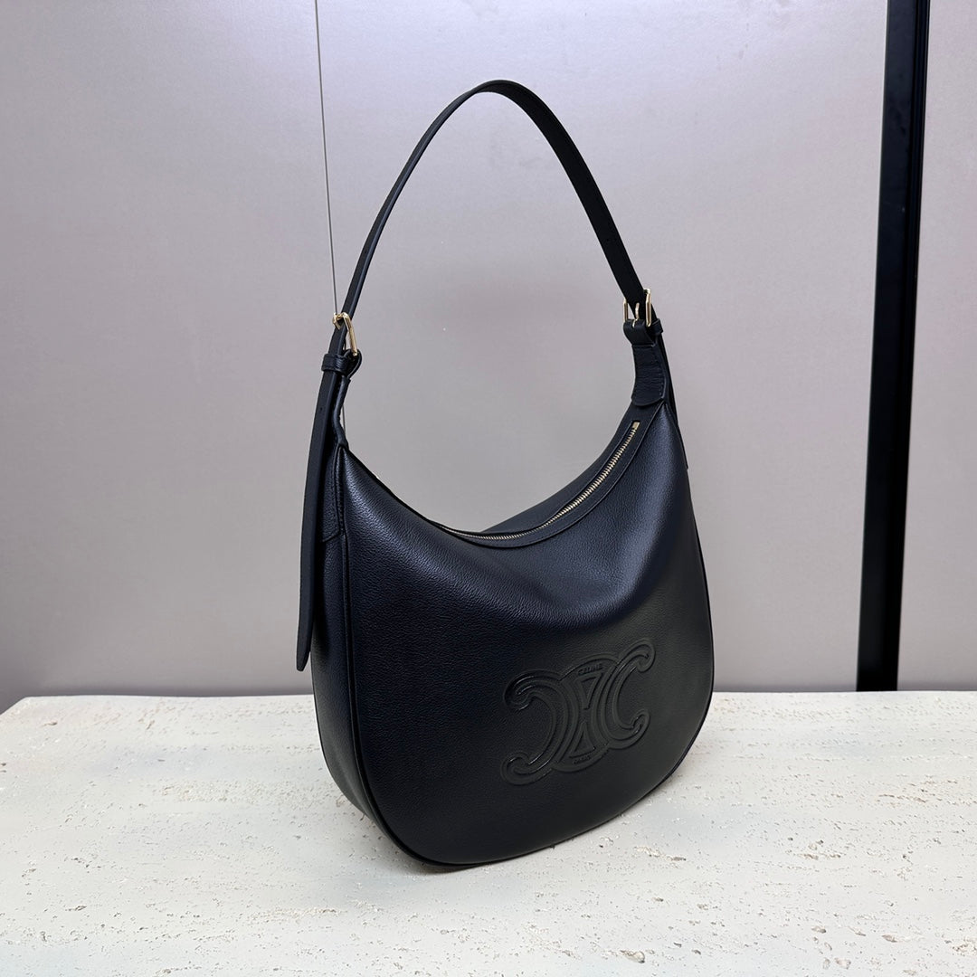 CELINE MEDIUM 30 HELO脧SE BAG CUIR TRIOMPHE IN BLACK SUPPLE CALFSKIN
