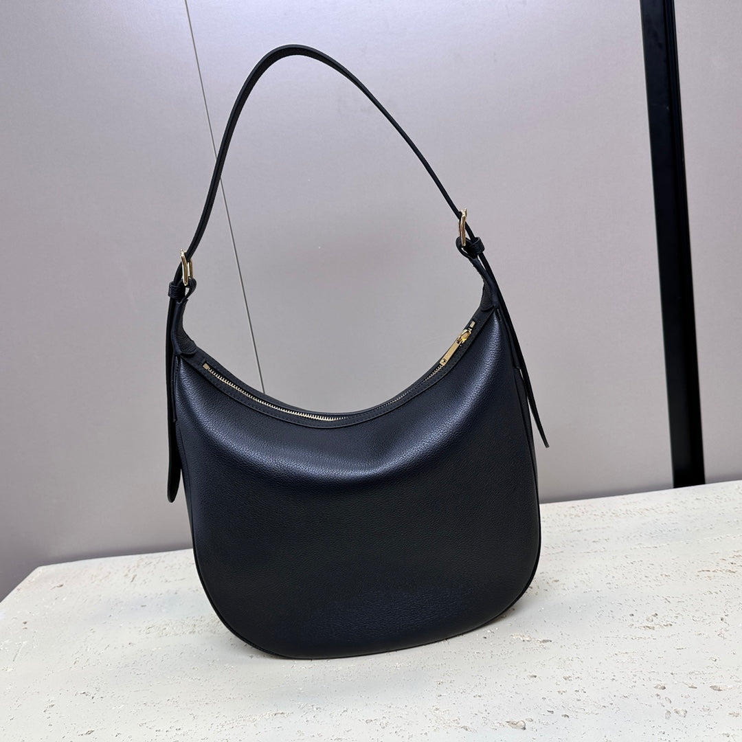 CELINE MEDIUM 30 HELO脧SE BAG CUIR TRIOMPHE IN BLACK SUPPLE CALFSKIN