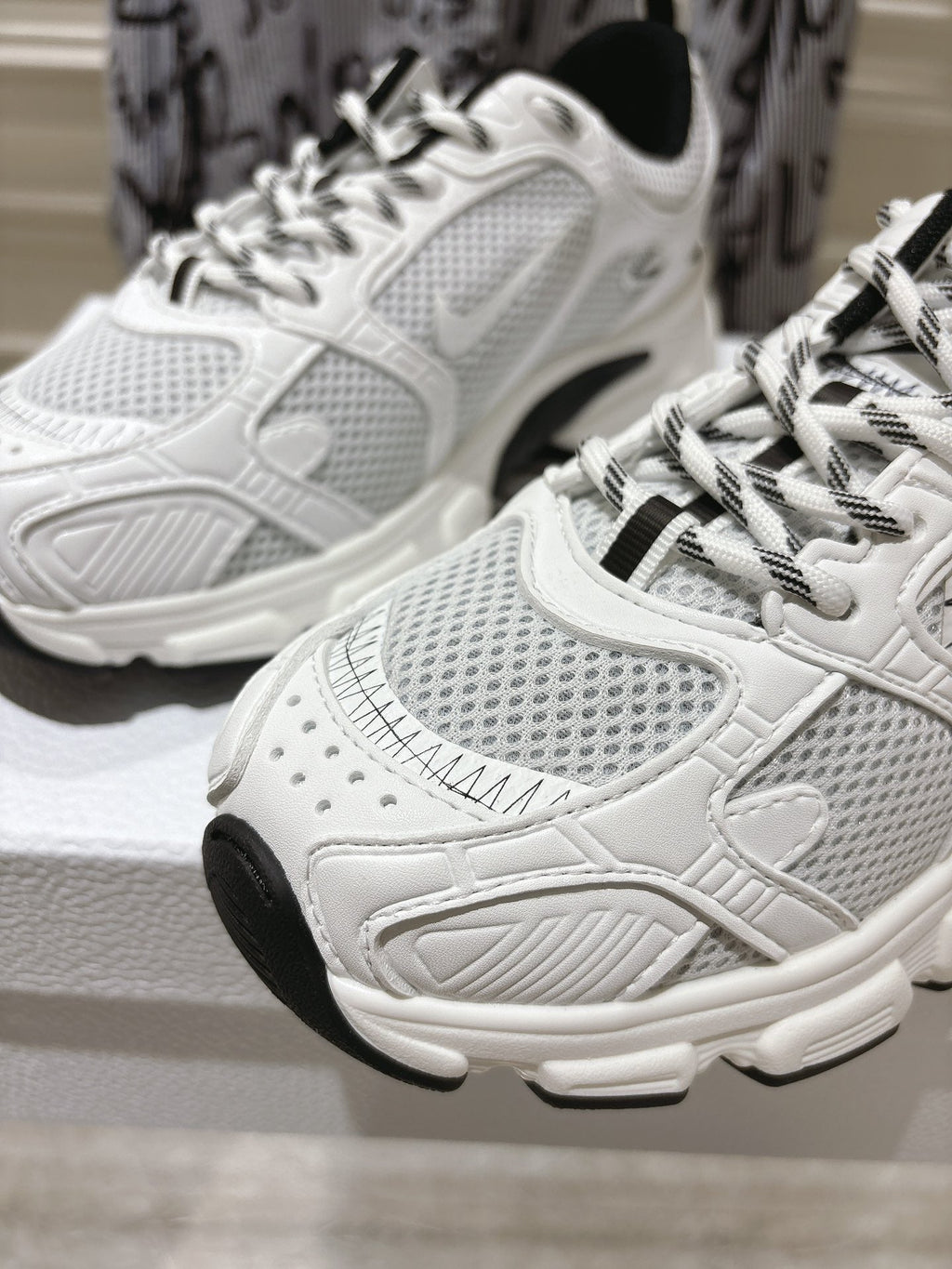 DIOR 25S CHRONO SNEAKER 45MM IN MESH WITH WHITE AND BLACK CALFSKIN