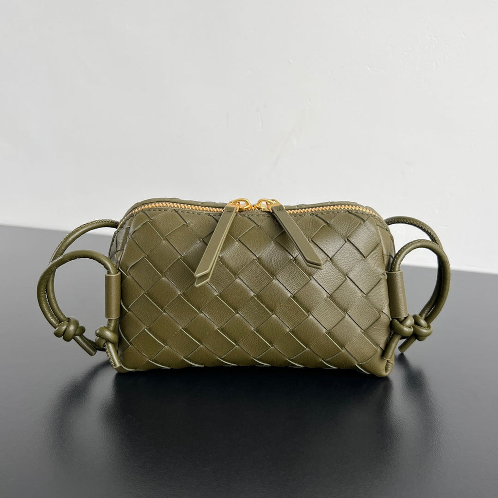 CONCERT POUCH 18 IN ARMY GREEN LAMBSKIN