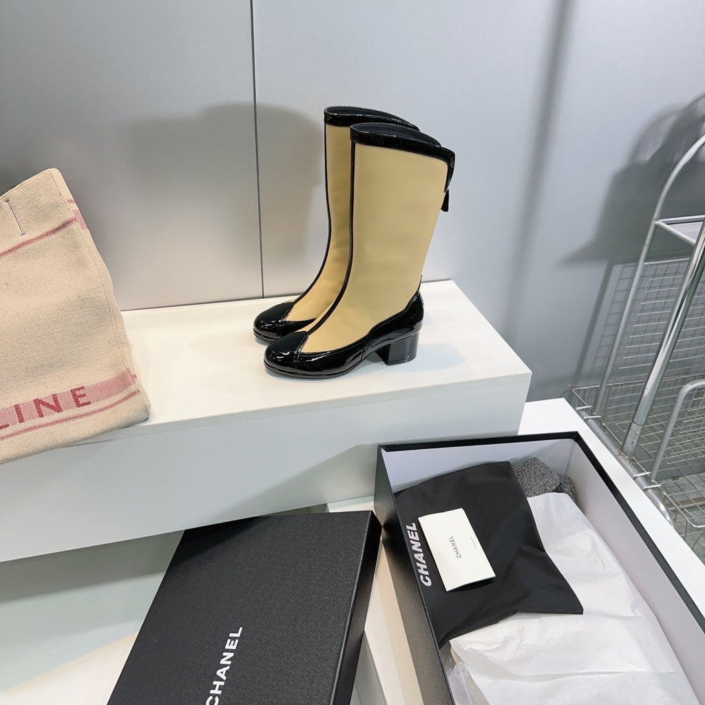 CHANEL SHORT BOOTS 25S 45 MM IN BEIGE AND BLACK LAMBSKIN