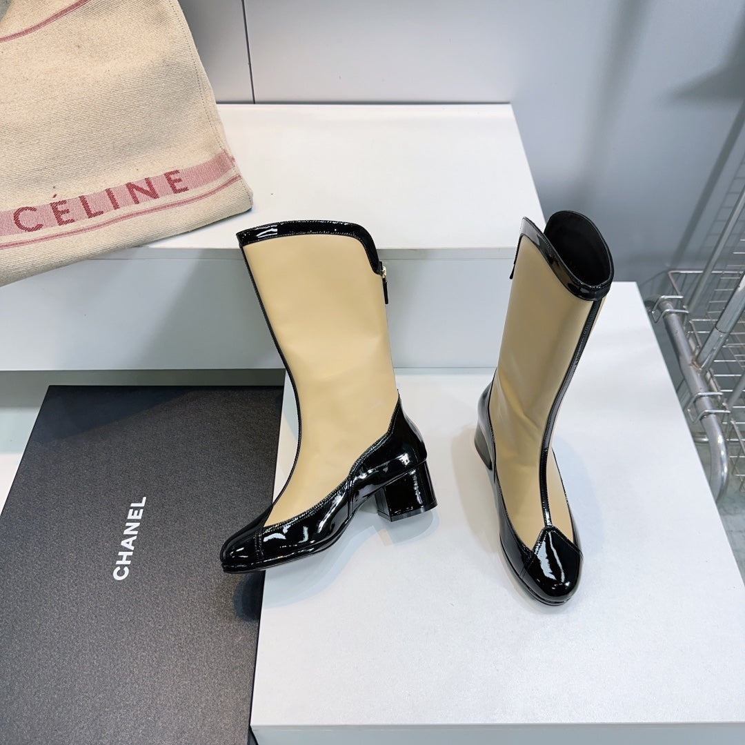 CHANEL SHORT BOOTS 25S 45 MM IN BEIGE AND BLACK LAMBSKIN