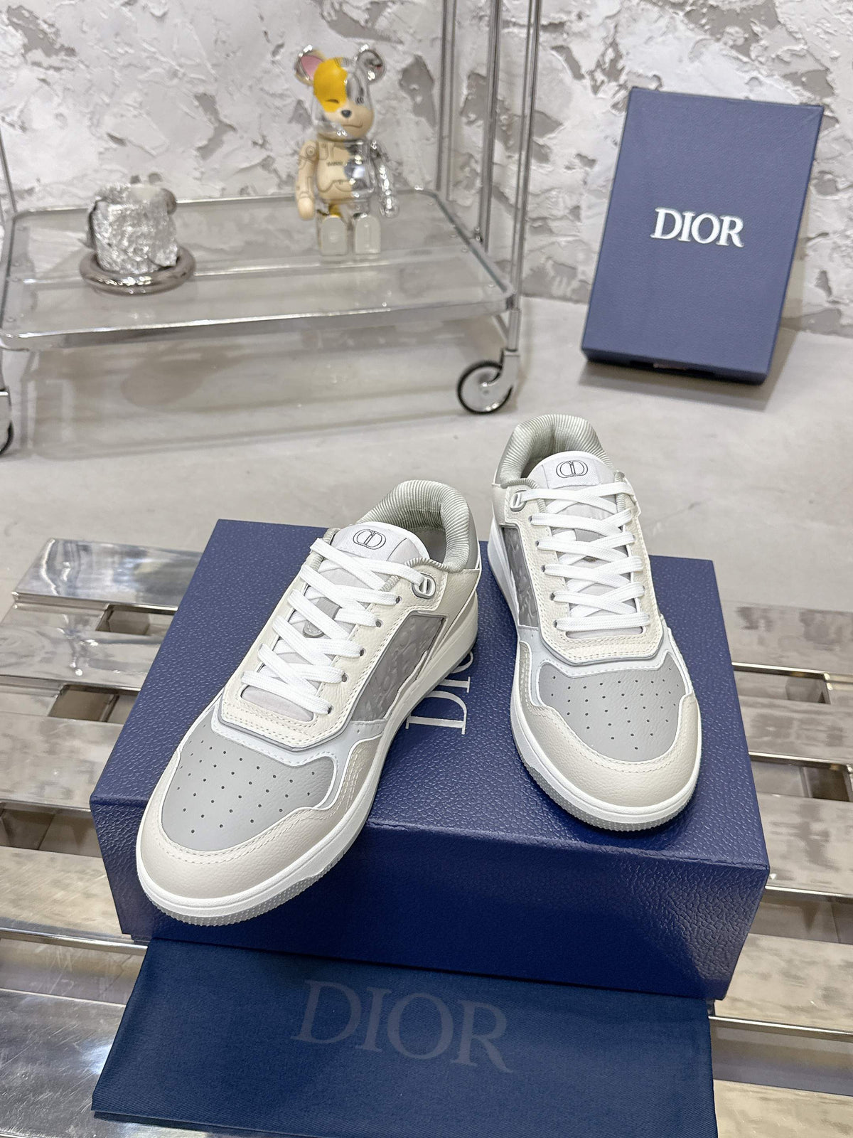 DIOR 25S B27 UPTOWN LOW-TOP SNEAKERS IN WHITE MIX GREY CALFSKIN STYLE 1