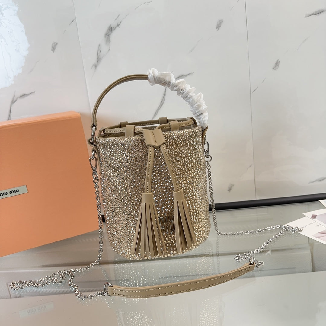 DIAMOND BUCKET BAG 17 IN ECRU BEIGE LAMBSKIN