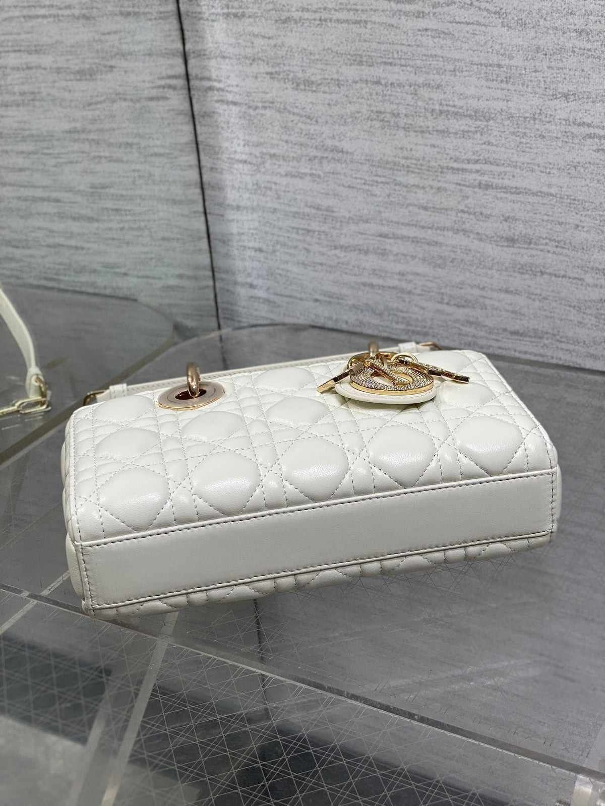 DIOR 25S SMALL LADY D鈥慗OY BAG 22 IN IVORY CALFSKIN GOLD HARDWRE