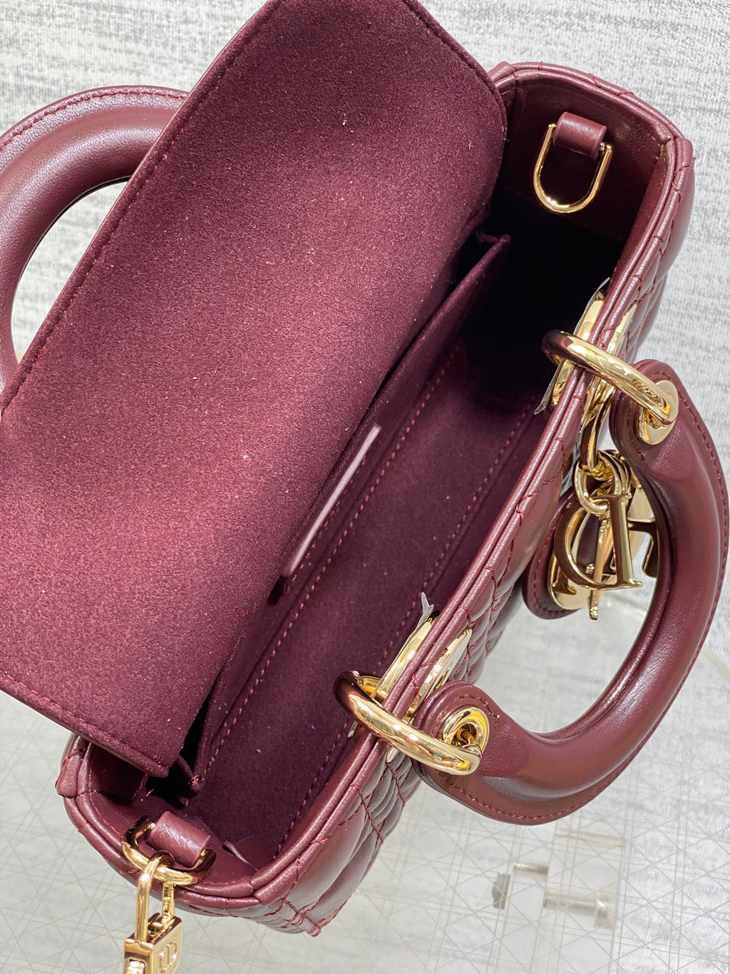 DIOR 25S SMALL LADY D鈥慗OY BAG 19 IN BURGUNDY CANNAGE CALFSKIN GOLD HARDWRE
