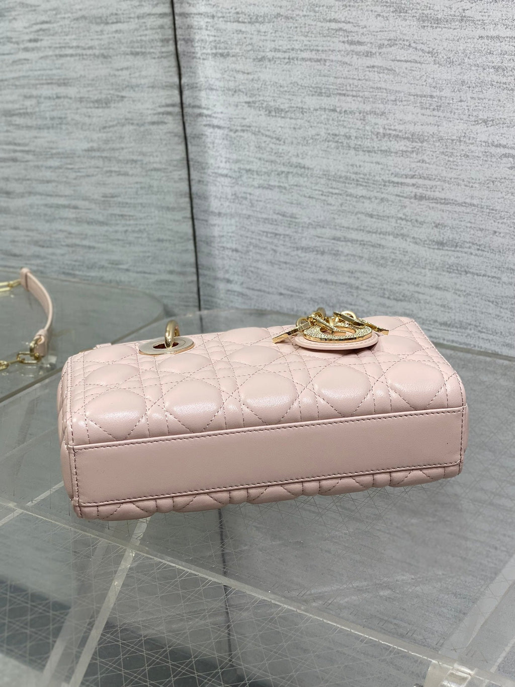 DIOR 25S SMALL LADY D鈥慗OY BAG 22 IN BABY PINK CALFSKIN GOLD HARDWRE