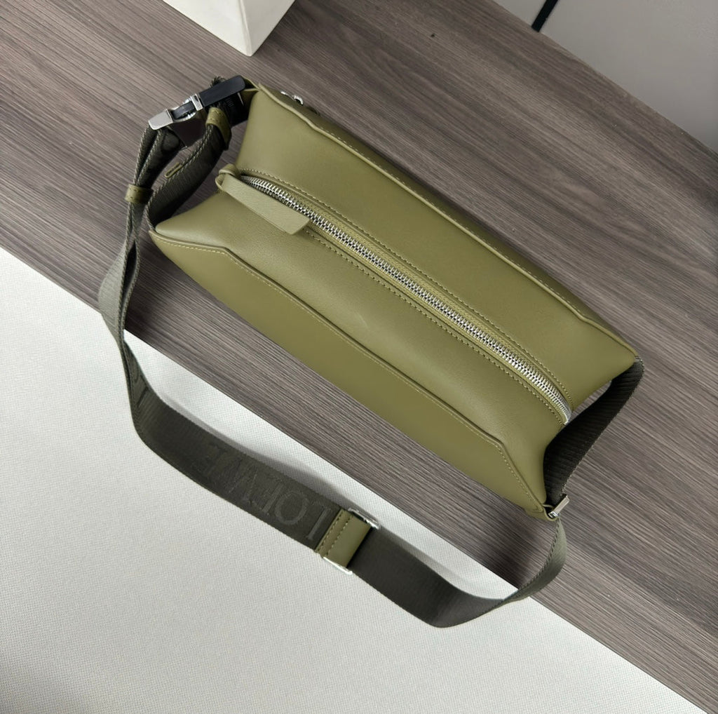 CONVERTIBLE SLING 32 IN OLIVE GREEN CLASSIC CALFSKIN