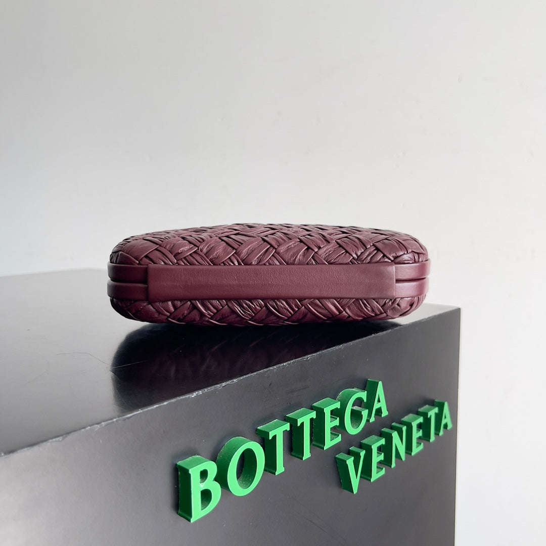 CLASSIC KNOT 20 IN PLUM PURPLE LAMBSKIN