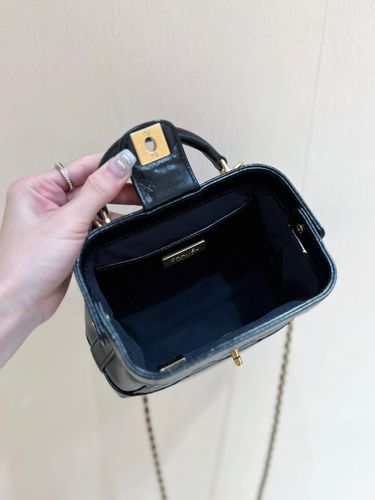 CHANEL TOP HANDLE BAG 18 IN BLACK OIL-WAX LAMBSKIN GOLD HARDWARE