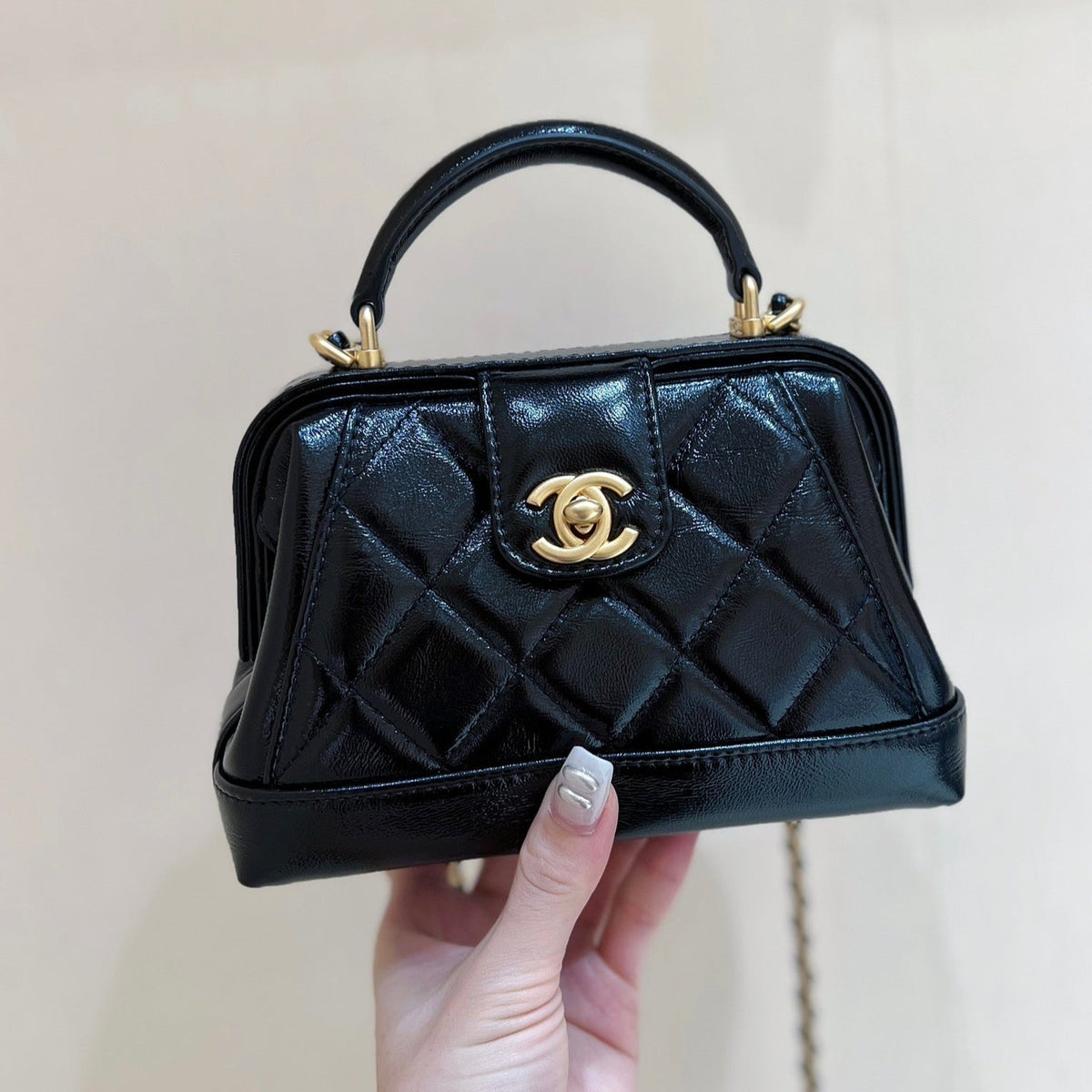 CHANEL TOP HANDLE BAG 18 IN BLACK OIL-WAX LAMBSKIN GOLD HARDWARE