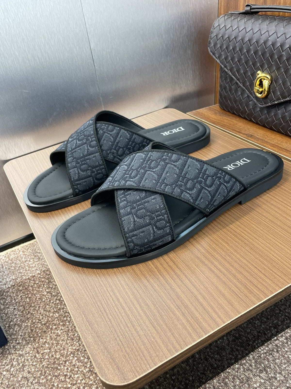 DIOR 25S ALIAS CROSS-STRAP SLIDES IN BLACK CALFSKIN WITH CD OBLIQUE DARK BLUE LOGO
