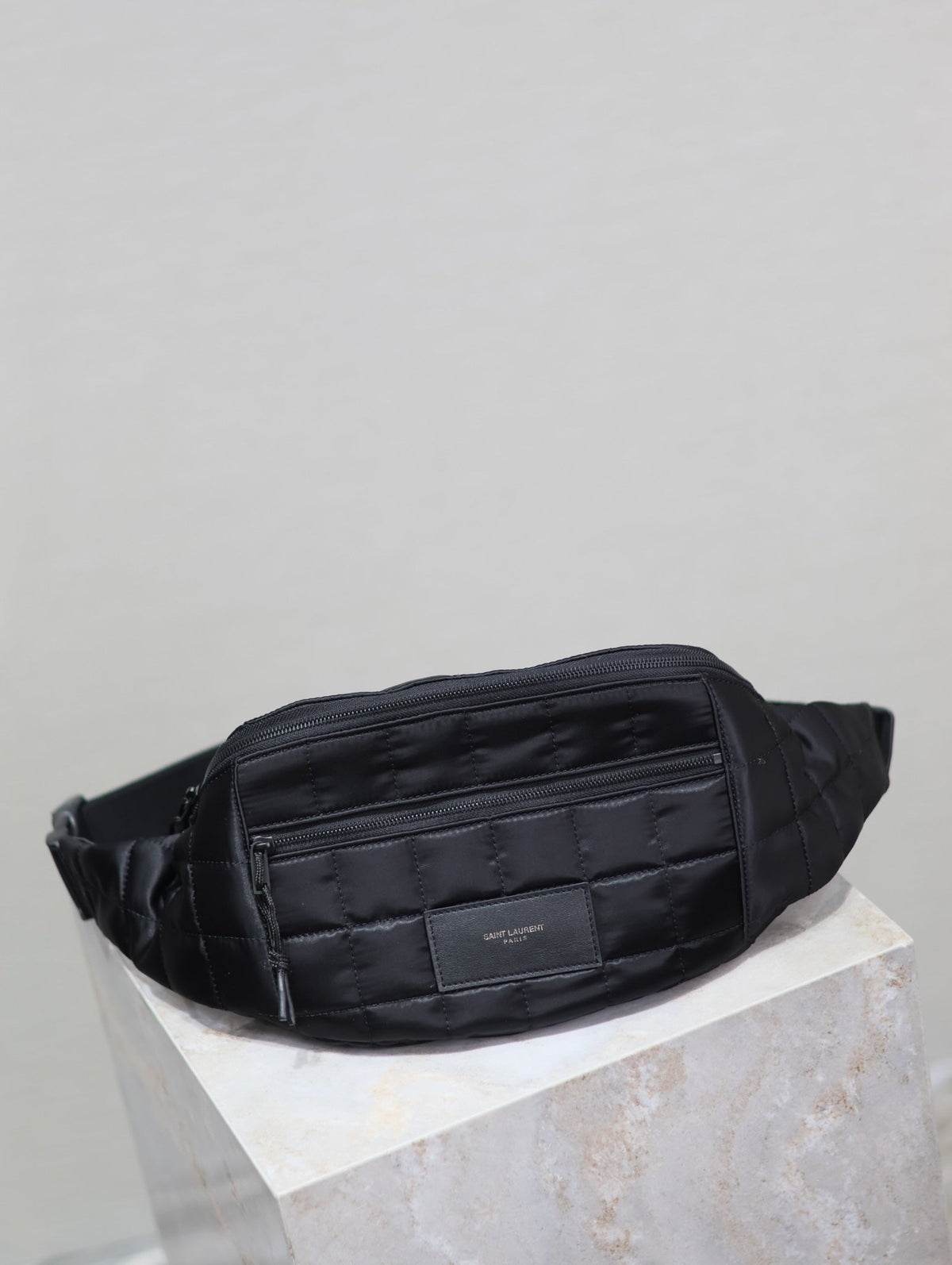 CROSSBODY BAG 24 IN BLACK PLAID NYLON